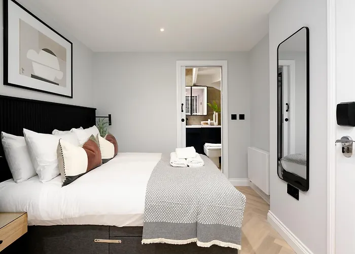 56 Park Street - Urban Апартаменти Бристоль