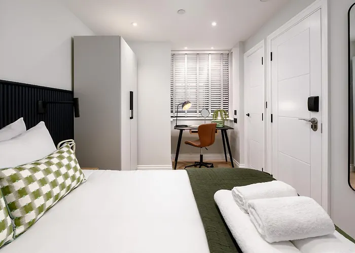 56 Park Street - Urban Апартаменти *