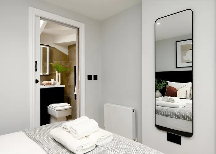 56 Park Street - Urban Апартаменти