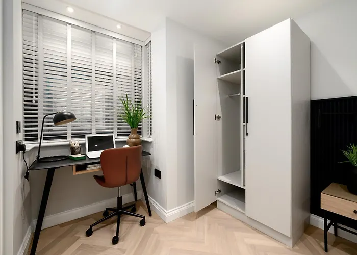 56 Park Street - Urban Апартаменти